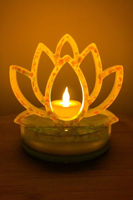 Bougeoir lotus vert/jaune et paillettes holographiques