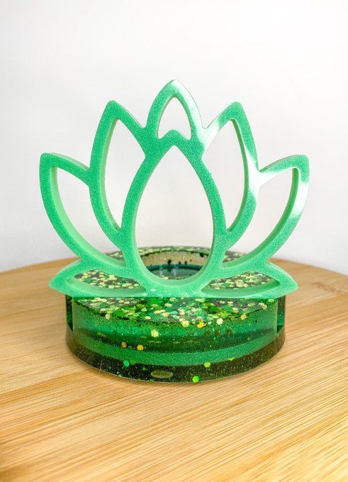 Bougeoir Lotus vert sur socle vert et paillettes