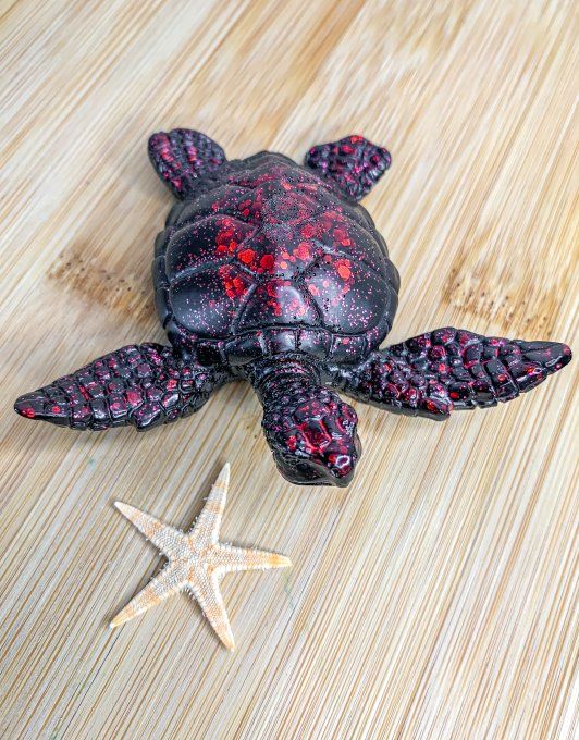 Tortue noire paillettes rouge