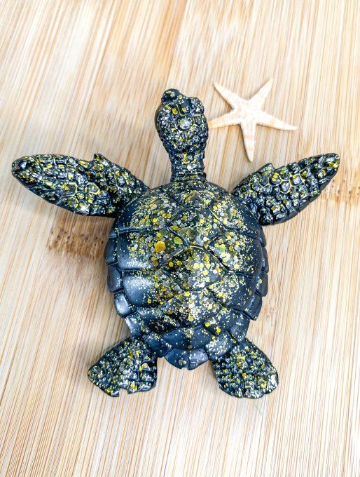 Tortue noire et paillettes or