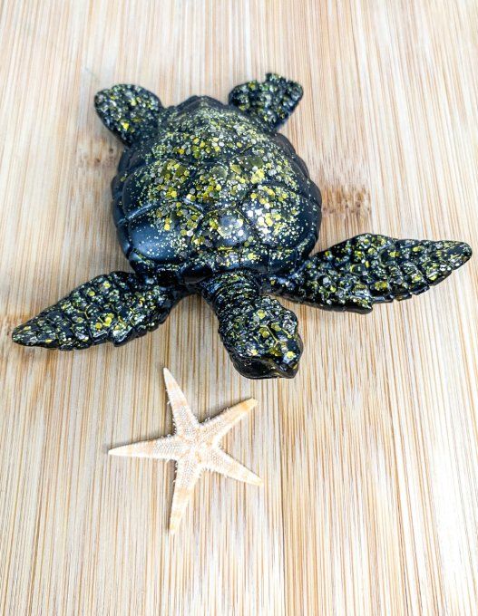 Tortue noire et paillettes or